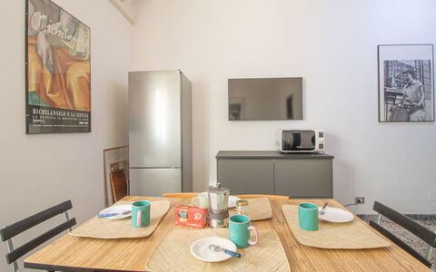 Aurelia: Table, Meubles, Propriété, Cadre, Bâtiment, Design Intérieur, Bois, Vaisselle, Sol, Sol