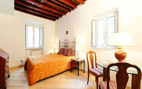 Vittorio Emanuele: Pièce, Meubles, Propriété, Chambre, Lit, Bâtiment, Design Intérieur, Drap De Lit, Maison, Sol