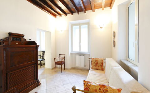 Vittorio Emanuele: Propriété, Pièce, Plafond, Bâtiment, Sol, Meubles, Design Intérieur, Maison, Architecture, Biens