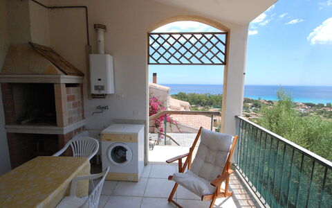 Costa Rei 100: Propriété, Ciel, Bleu Azur, Nuage, L'Eau, Bois, Plante, Design Intérieur, Architecture, Chaise