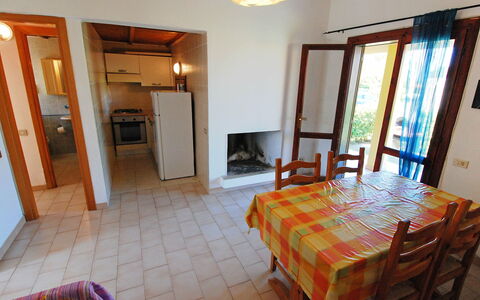 Costa Rei 150: Propriété, Meubles, Table, Bâtiment, Bois, Design Intérieur, Salon, Éclairage, Sol, Sol