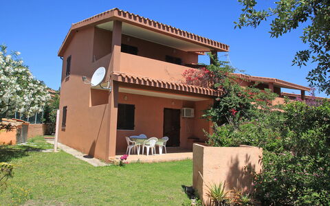Costa Rei 180: Plante, Ciel, Bâtiment, Propriété, Fenêtre, Ombre, Arbre, Lot Terre, Architecture, Maison