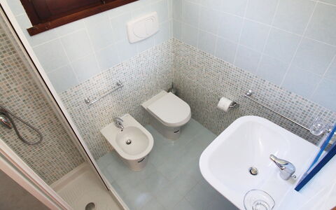 Costa Rei 180: Robinet, Luminaire Plomberie, Lavabo, Propriété, Évier, Salle De Bains, Rectangle, Fenêtre