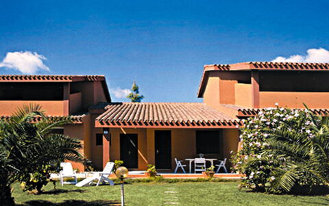 Costa Rei 180: Nuage, Plante, Bâtiment, Ciel, Propriété, Ombre, Maison, Lot Terre, Loisir, Herbe