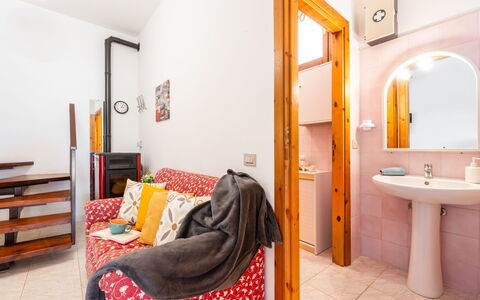 Mandorleto: Miroir, Meubles, Propriété, Évier, Confort, Robinet, Salle De Bains, Bâtiment, Éclairage, Design Intérieur