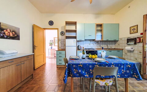 Giaquinta: Sol, Design Intérieur, Meubles, Sol, Plafond, Pièce, Appartement, Cuisine, Domicile, Chaise