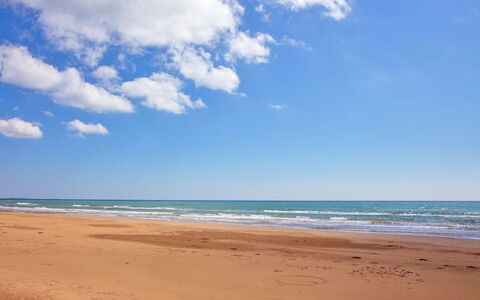 Giaquinta: Nuage, L'Eau, Ciel, Jour, Bleu, Bleu Azur, Paysage Naturel, Cotiers Et Relief Océaniques, Plage