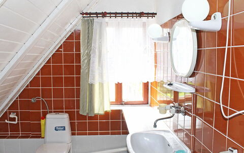 Letniskowa 29: Salle De Bains, Pièce, Propriété, Tuile, Design Intérieur, Orange, Architecture, Mur, Luminaire Plomberie, Toilette
