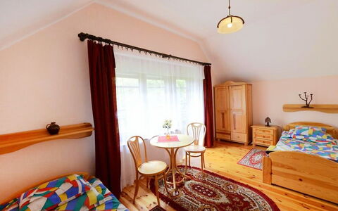Dom Pod Sosnami: Chambre, Pièce, Meubles, Lit, Propriété, Drap De Lit, Cadre De Lit, Design Intérieur, Literie, Immobilier