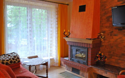 Mielno 2: Pièce, Propriété, Meubles, Salon, Orange, Design Intérieur, Foyer, Maison, Cheminée, Domicile