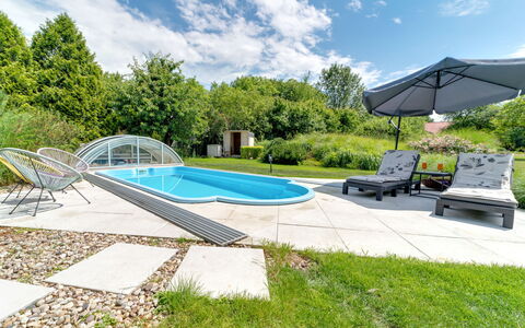 W Starym Sadzie: Nuage, Ciel, Plante, Propriété, Piscine, L'Eau, Ombre, Mobilier De Jardin, Balancelle, Herbe