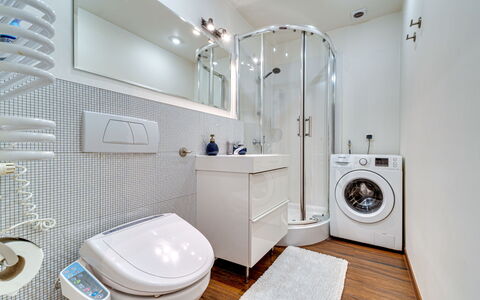 W Starym Sadzie: Buanderie, Luminaire Plomberie, Propriété, Miroir, Produit, Tete De Douche, Salle De Bains, Douche, Design Intérieur, Sécheuse