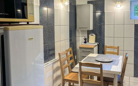 Willa Teresa: Sol, Design Intérieur, Bois, Sol, Principaux Appliance, Éclairage, Pièce, Meubles, Plafond, Cuisine
