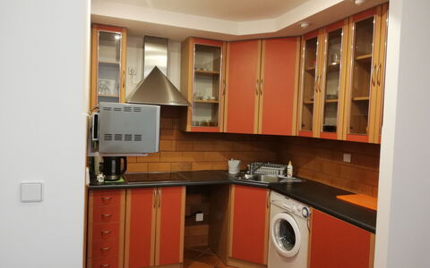 Jurata 1: Comptoir, Cabinetry, Propriété, Meubles, Évier, Cuisinière, Cuisine, Appareil De Cuisine, Électroménager, Robinet