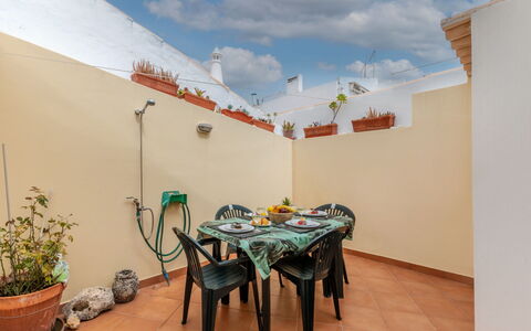 Rua 5 de Outubro: Sol, Sol, Pot De Fleur, Plante D'Appartement, Tache De Bois, Tuile, Balcon, Plâtre