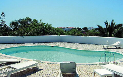 Doroteia: Piscine, Propriété, Balancelle, Mobilier De Jardin, Loisir, Maison, Vacances, Immobilier, Architecture, Arbre