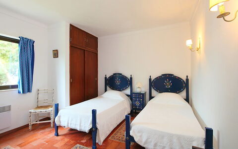 Doroteia: Chambre, Pièce, Lit, Meubles, Propriété, Drap De Lit, Cadre De Lit, Design Intérieur, Sol, Bâtiment