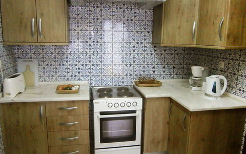 Doroteia: Comptoir, Cabinetry, Pièce, Cuisine, Meubles, Propriété, Cuisinière, Tuile, Principaux Appliance, Design Intérieur