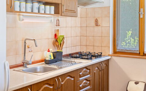 Petříkov: Cuisine, Appareil De Cuisine, Comptoir, Principaux Appliance, Evier, Bois, Cabinetry, Design Intérieur, Cuisinière, Le Fourneau