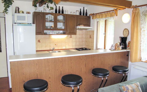 Petříkov: Cabinetry, Meubles, Comptoir, Propriété, Bâtiment, Appareil De Cuisine, Cuisine, Table, Bois, Évier