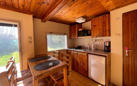 Zhorska: Cabinetry, Propriété, Meubles, Fenêtre, Comptoir, Bois, Design Intérieur, Évier, Table, Sol