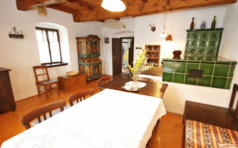 Podoli: Pièce, Propriété, Meubles, Bâtiment, Design Intérieur, Plafond, Maison, Table, Immobilier, Sol