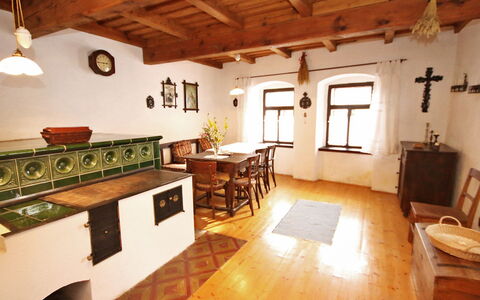 Podoli: Propriété, Pièce, Bâtiment, Design Intérieur, Faisceau, Plafond, Maison, Meubles, Sol, Dur