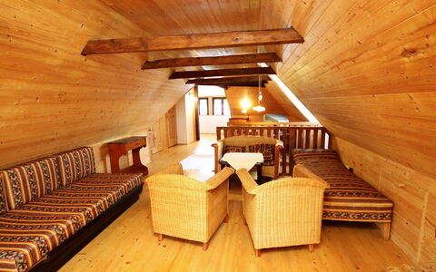 Podoli: Pièce, Propriété, Bois, Dur, Bâtiment, Design Intérieur, Cabane En Rondins, Tache De Bois, Grenier, Faisceau