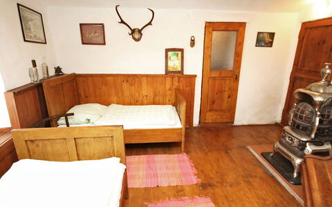 Podoli: Pièce, Meubles, Propriété, Sol, Bâtiment, Dur, Design Intérieur, Chambre, Lit, Maison