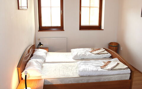 Ceska Kamenice 110: Chambre, Lit, Pièce, Meubles, Cadre De Lit, Propriété, Drap De Lit, Sol, Matelas, Dur