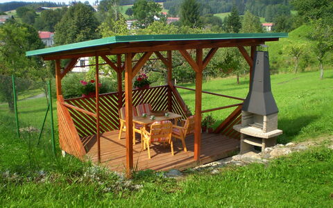 Jesenný: Belvédère, Pergola, Pavillon, Structure En Plein Air, Arbre, Aménagement Paysager, Bois, Ombre