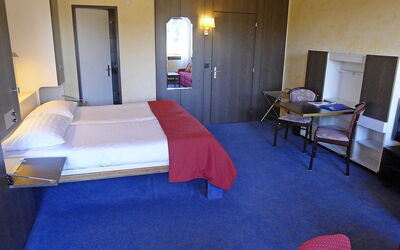 Logement:&nbsp;Eurotel 100.6