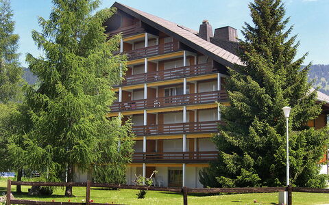Villars 600: Plante, Ciel, Bâtiment, Propriété, Fenêtre, Nuage, Arbre, Lot Terre, Végétation, Design Urbain