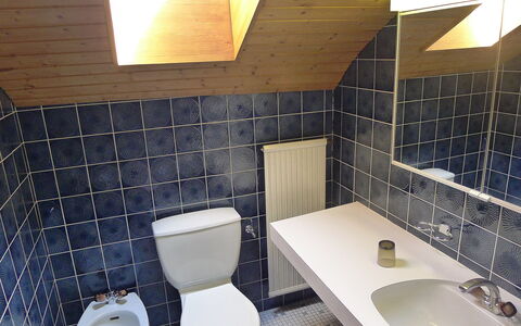 Villars 600: Salle De Bains, Propriété, Toilette, Pièce, Tuile, Architecture, Luminaire Plomberie, Design Intérieur, Mur, Bâtiment