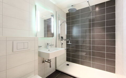 Villars 700: Salle De Bains, Pièce, Propriété, Tuile, Design Intérieur, Sol, Robinet, Architecture, Immobilier, Matériel De La Propriété