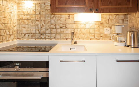 Villars 700: Marron, Robinet, Évier, Cabinetry, Comptoir, Luminaire Plomberie, Propriété, Meubles, Evier, Cuisine