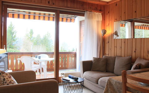 Villars 750: Propriété, Meubles, Bâtiment, Table, Éclairage, Design Intérieur, Bois, Confort, Salon, Ombre