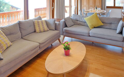 Villars 755: Table, Canapé, Meubles, Propriété, Produit, Plante, Bois, Confort, Éclairage, Architecture