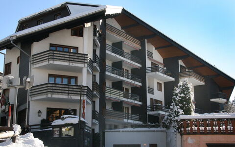 Villars 765: Ciel, Bâtiment, Propriété, Neige, Fenêtre, Design Urbain, Gelé, Condominium, Zone Résidentielle, Façade