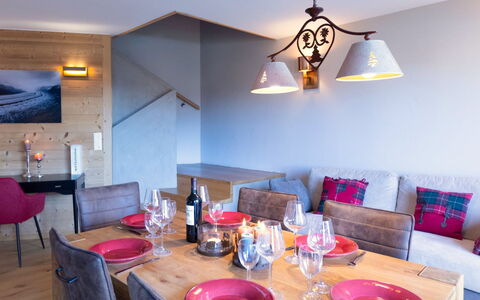 Villars 765: Meubles, Design Intérieur, Plafond, Pièce, Table, Sol, Éclairage, Sol, Chaise, Luminaire