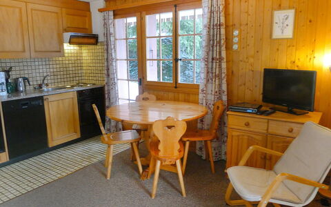Le Brévent 4: Pièce, Meubles, Propriété, Bâtiment, Table, Sol, Maison, Salle À Manger, Design Intérieur, Chaise
