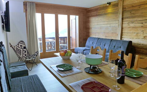 Villars 786: Pièce, Propriété, Meubles, Design Intérieur, Bâtiment, Salon, Maison, Table, Immobilier, Dur