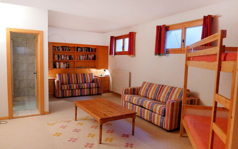 Villars 787: Pièce, Meubles, Design Intérieur, Propriété, Lit, Bâtiment, Orange, Maison, Plafond, Sol