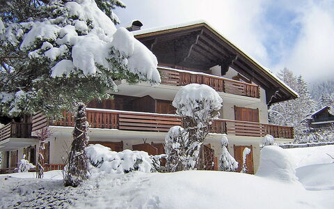 Les Seracs 1: Bâtiment, Neige, Ciel, Nuage, Fenêtre, Plante, Maison, Arbre, Gelé, Chalet