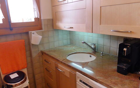 Les Seracs 1: Propriété, Pièce, Comptoir, Évier, Cabinetry, Meubles, Tuile, Cuisine, Salle De Bains, Sol
