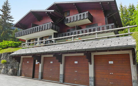 Villars 850: Ciel, Propriété, Porte, Fenêtre, Bois, Arbre, Plante, Bâtiment, Chalet, Immobilier