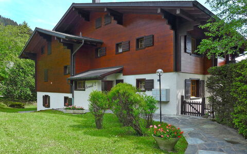 Villars 850: Plante, Bâtiment, Propriété, Fenêtre, Ciel, Arbre, Maison, Lot Terre, Herbe, Chalet