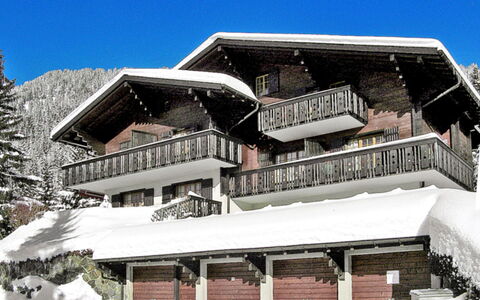 Villars 850: Ciel, Bâtiment, Propriété, Fenêtre, Neige, Maison, Pente, Arbre, Façade, Toit