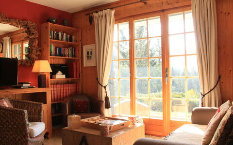 Villars 850: Propriété, Meubles, Fenêtre, Table, Bois, Bâtiment, Ombre, Salon, Éclairage, Orange