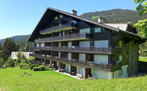 Marignac 33: Ciel, Plante, Bâtiment, Arbre, Paysage Naturel, Montagne, Lot Terre, Design Urbain, Herbe, Loisir